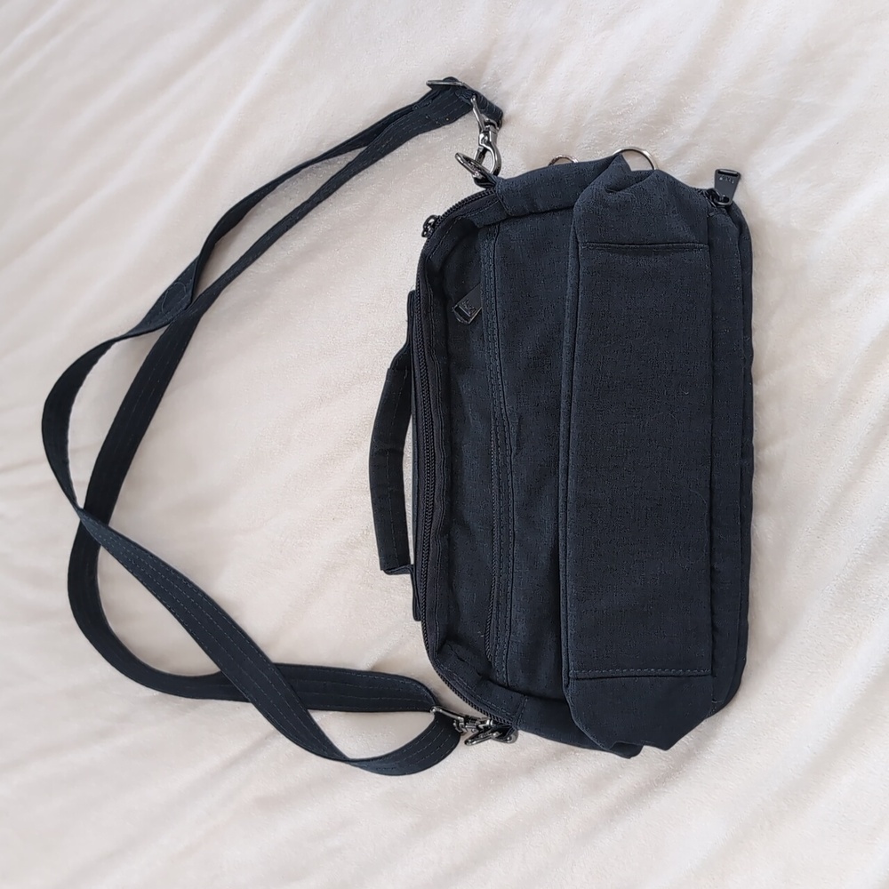 Lug Scoop Crossbody Bag Navy - Picture 2 of 15